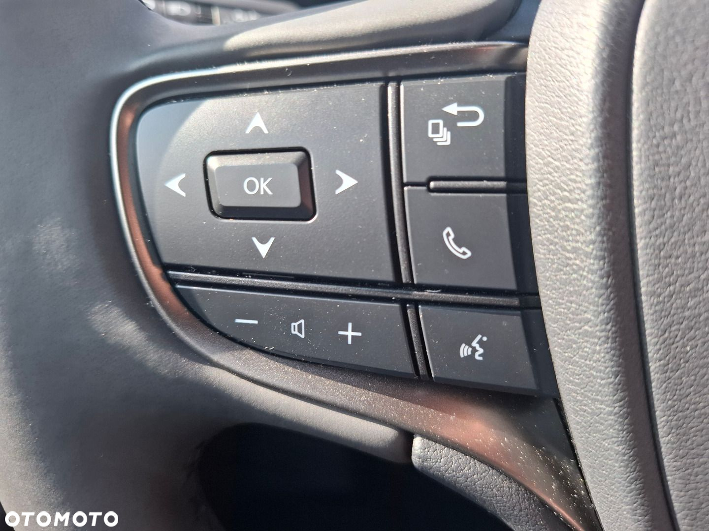 Lexus UX - 35