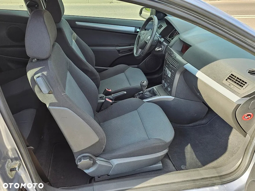 Opel Astra GTC 1.6 Edition Plus - 17