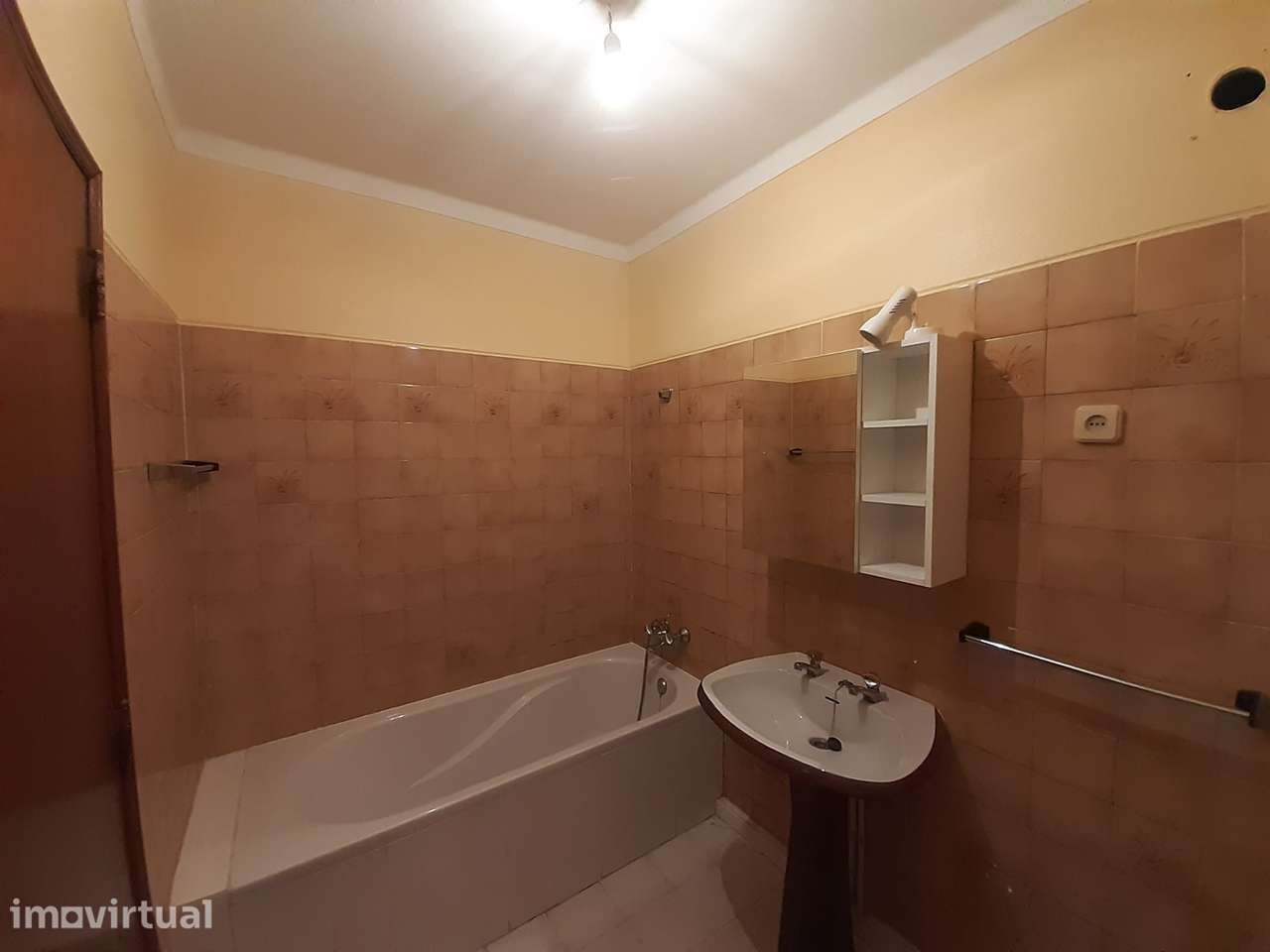 Apartamento T2 em Eiras (Urb do Loreto - perto Estação CP) com varanda - Grande imagem: 5/7