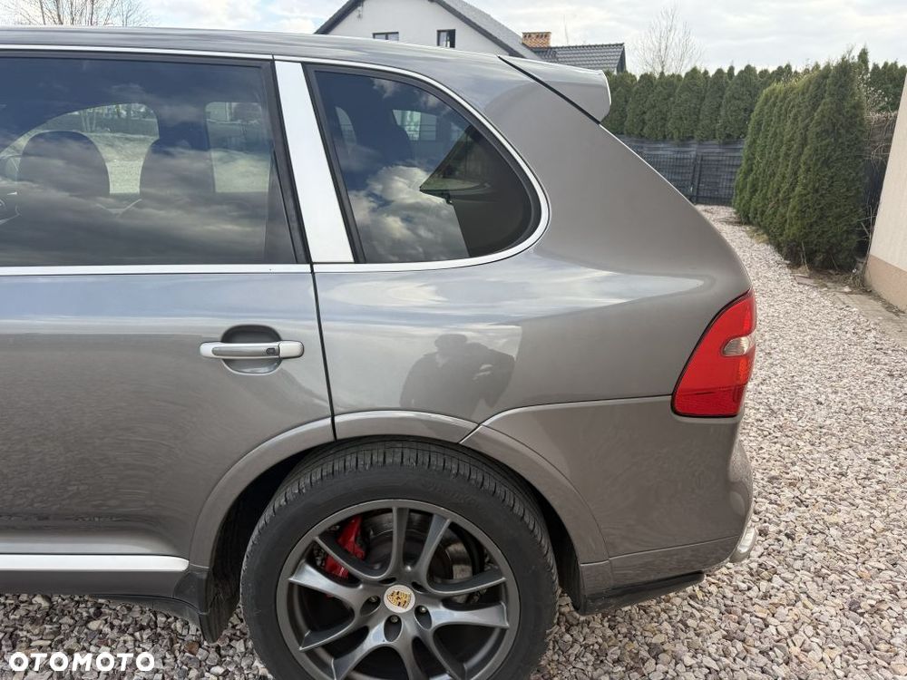 Porsche Cayenne Turbo - 12