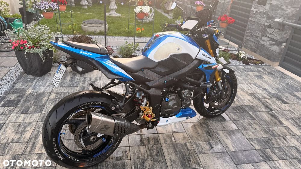 Suzuki GSR - 3