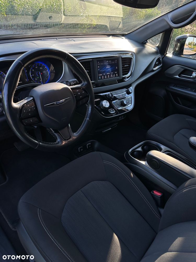 Chrysler Pacifica - 23