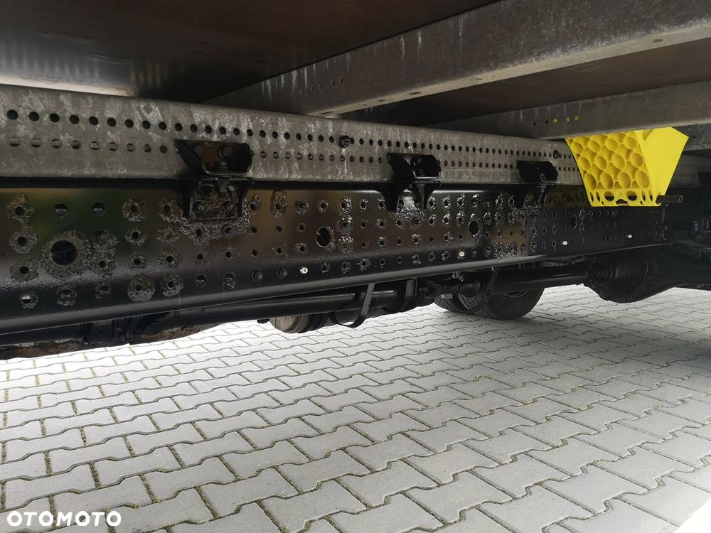 Mitsubishi Fuso Canter 7C18 Kontener + Winda Stan Bardzo Dobry - 18