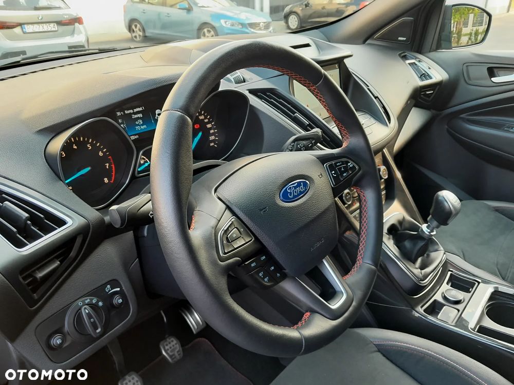 Ford Kuga 1.5 EcoBoost 2x4 ST-Line - 10