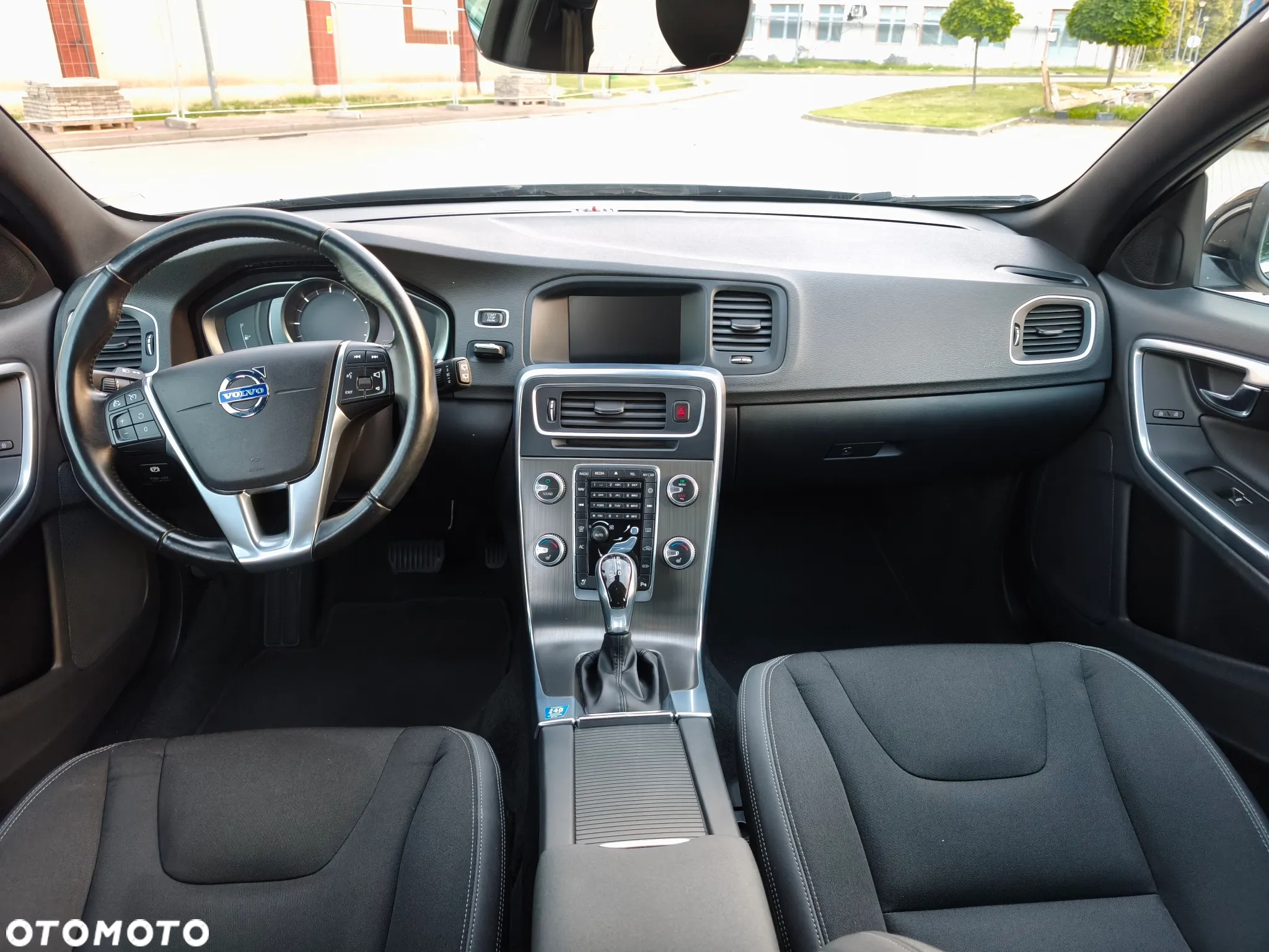 Volvo V60 D4 Drive-E Momentum - 26