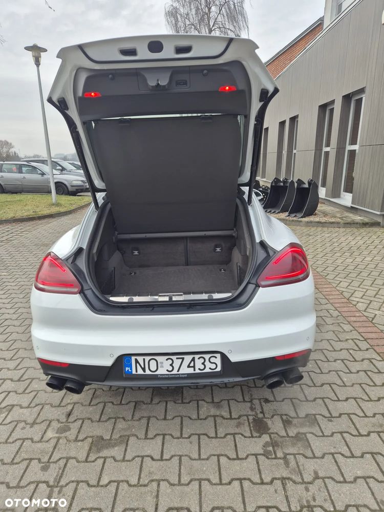 Porsche Panamera GTS PDK - 13