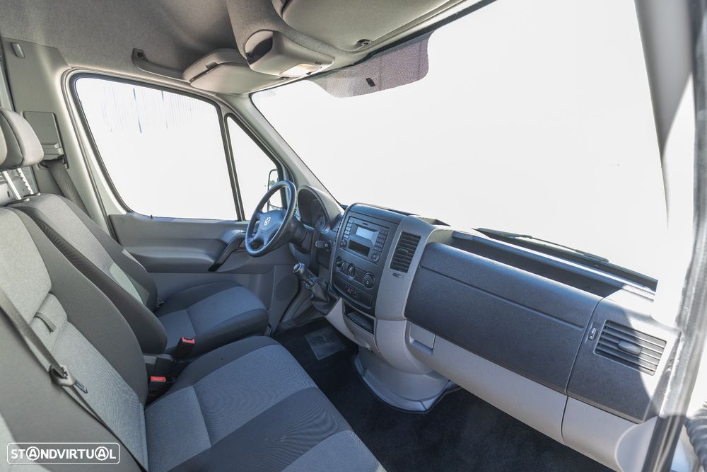 VW Crafter 35 2.0 TDI L3H3 Médio TA 7L - 9
