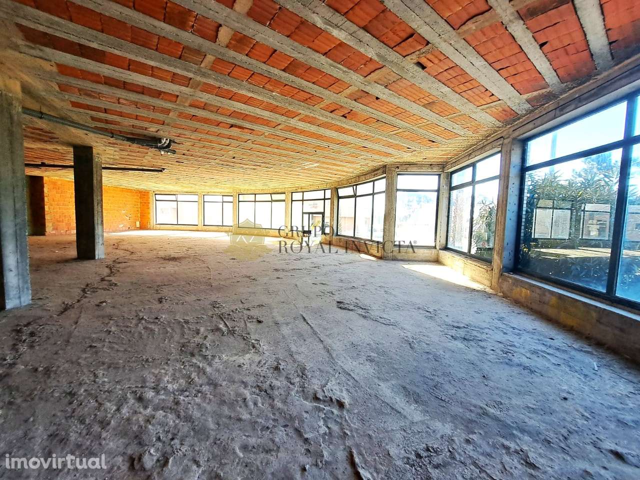 Fantástica Loja de Gaveto na Madalena – Vila Nova de Gaia - Grande imagem: 3/26