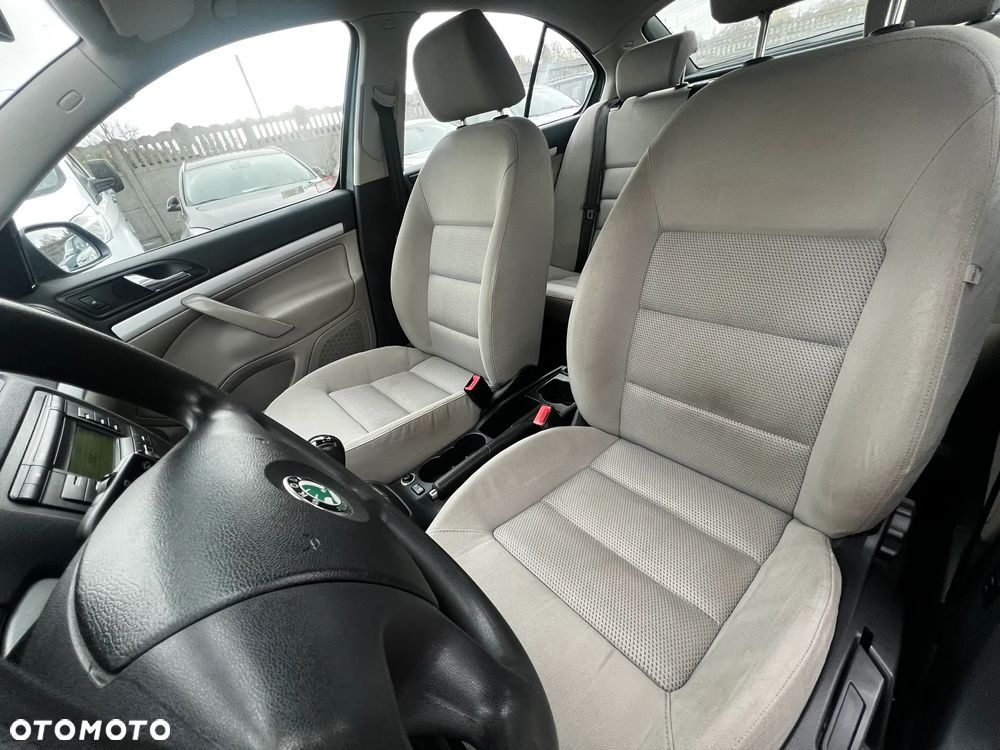 Skoda Octavia 1.6 Ambiente - 15
