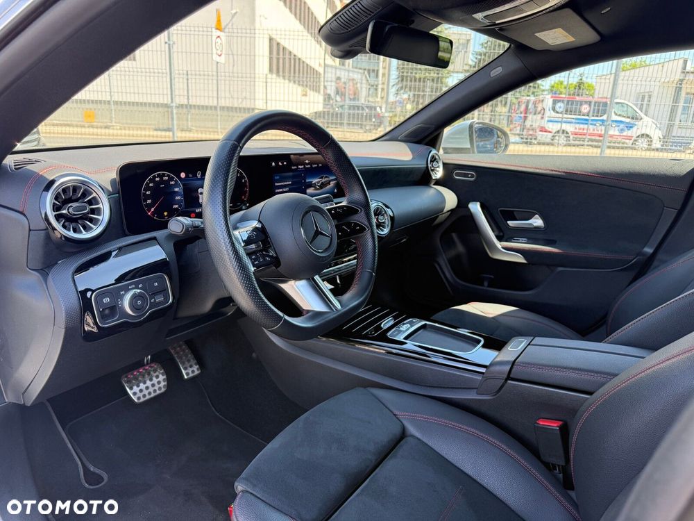 Mercedes-Benz CLA 180 AMG Line 7G-DCT - 15