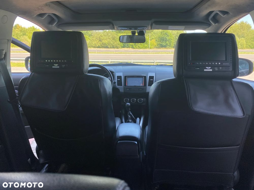 Mitsubishi Outlander - 11