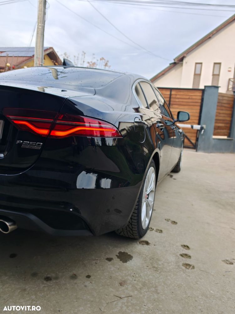 Jaguar XE P250 RWD Standard S - 9