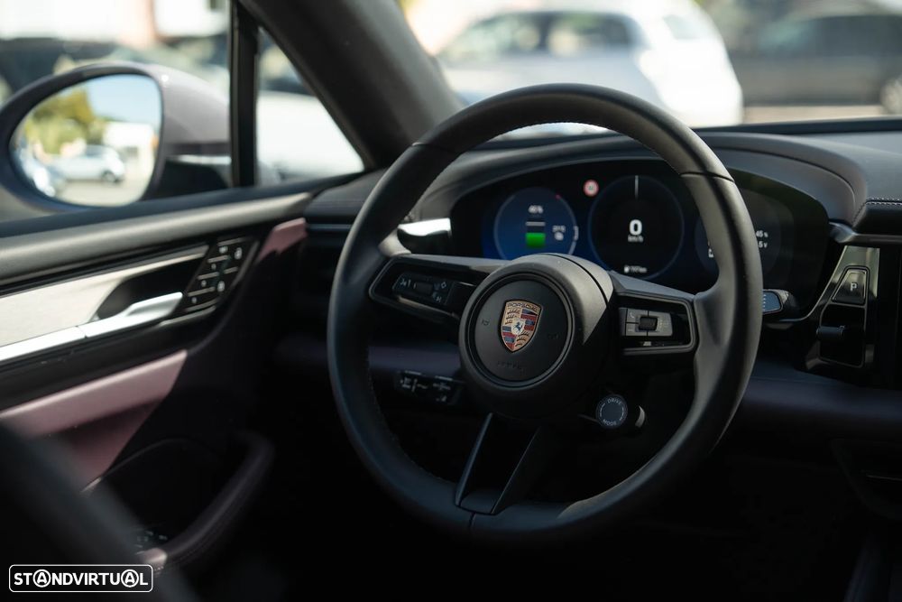 Porsche Macan Electric 4 - 25