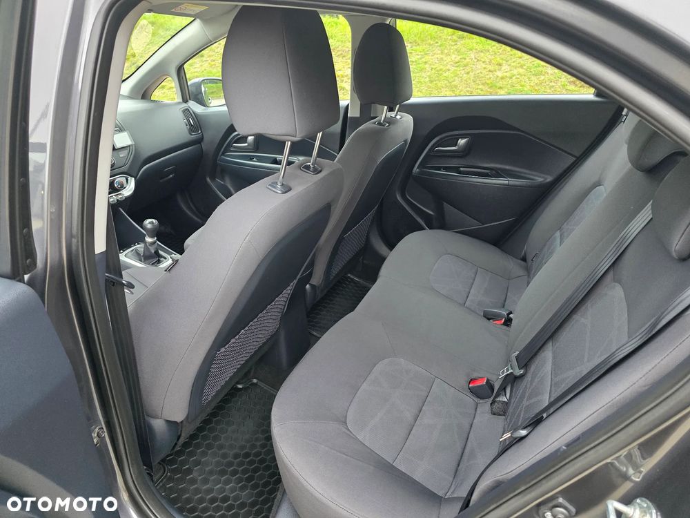 Kia Rio - 7