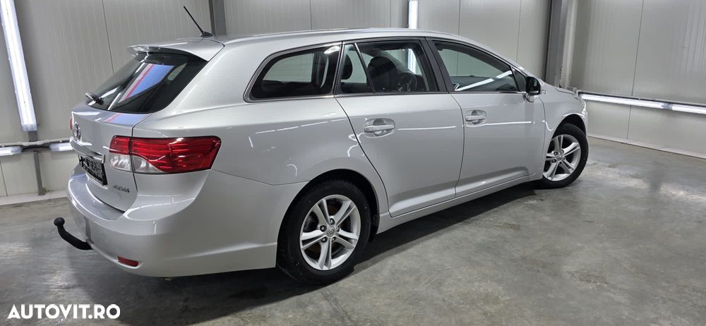 Toyota Avensis 2.0 D-4D - 12