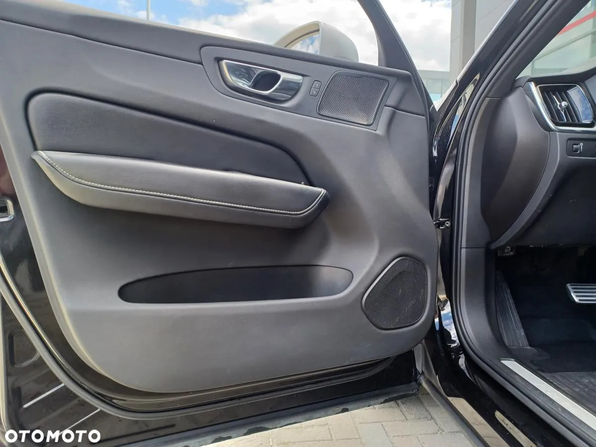 Volvo XC 60 T4 R-Design - 9