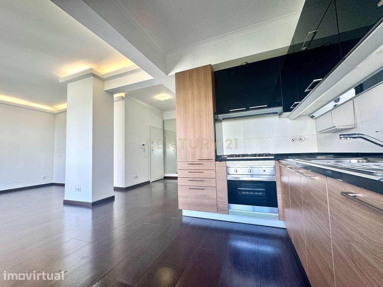 Apartamento Renovado T2 em Santa Clara, Lisboa - Grande imagem: 2/17