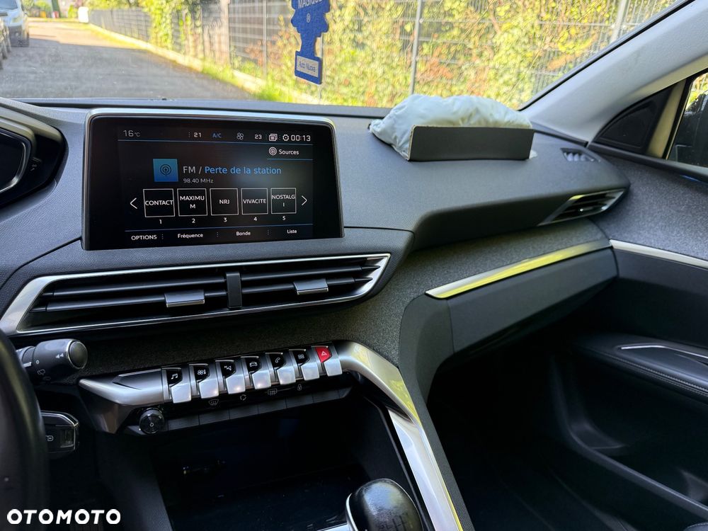 Peugeot 5008 PureTech 130 Stop & Start Allure Business-Paket - 26
