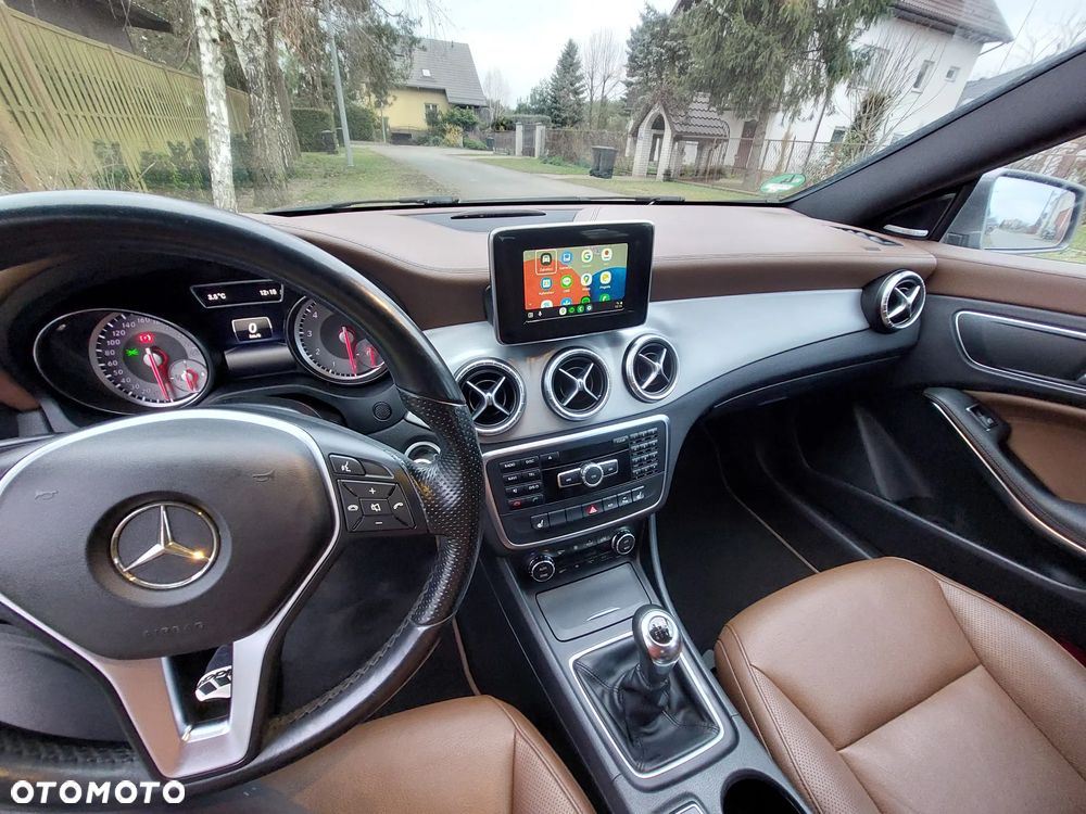 Mercedes-Benz CLA 200 Peak Edition - 12