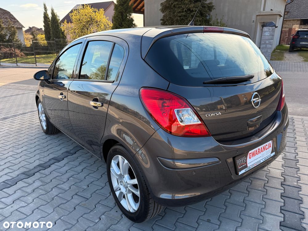Opel Corsa 1.4 16V Cosmo - 7