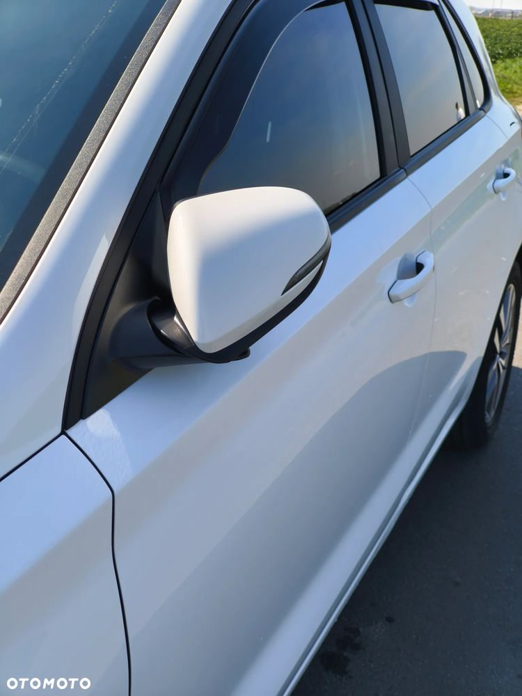 Hyundai i30 1.6 D GO Plus - 9