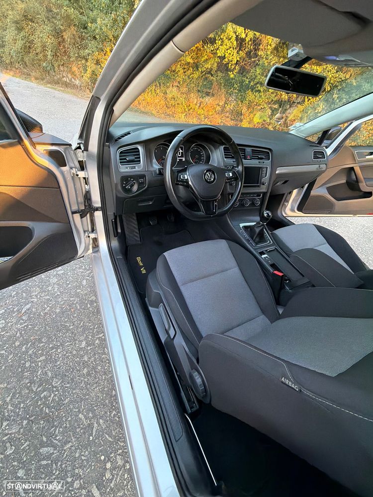 VW Golf 1.6 TDi BlueMotion Confortline - 16