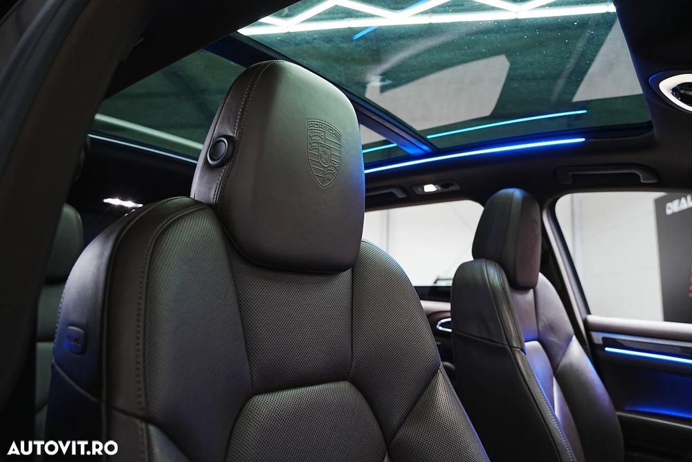 Porsche Cayenne 3.0 L - 16