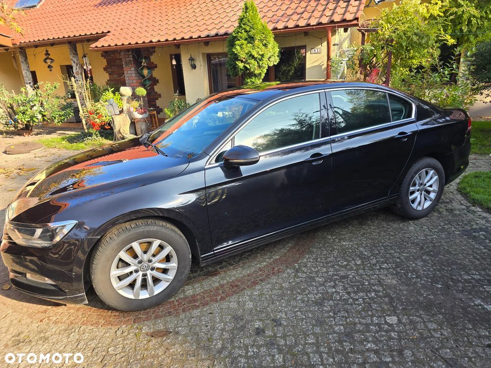 Volkswagen Passat - 1
