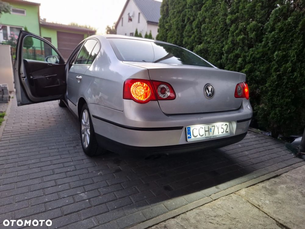Volkswagen Passat 2.0 TDI Comfortline - 18