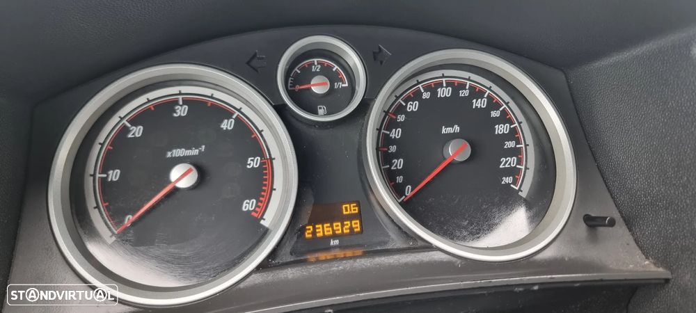 Opel Astra GTC 1.3 CDTI - 11