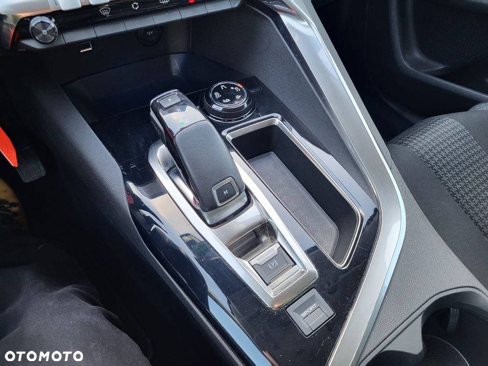 Peugeot 3008 BlueHDi 130 Stop & Start EAT8 Allure - 23