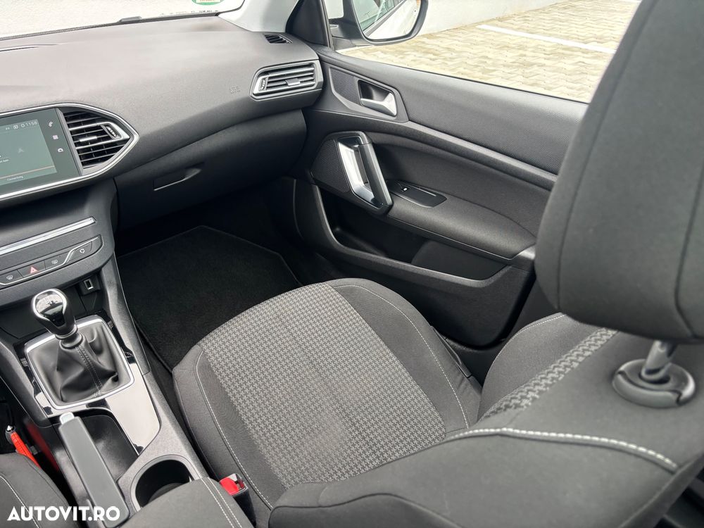 Peugeot 308 SW PureTech 110 Stop & Start Allure - 22