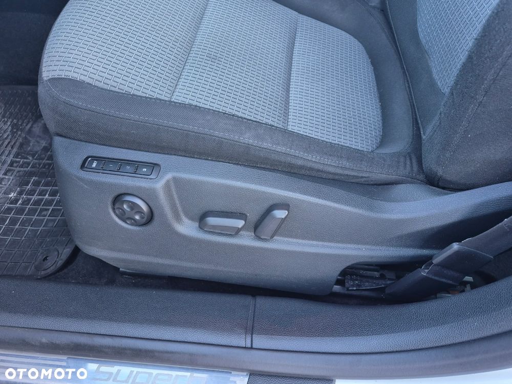 Skoda Superb 2.0 TDI PD Elegance - 19