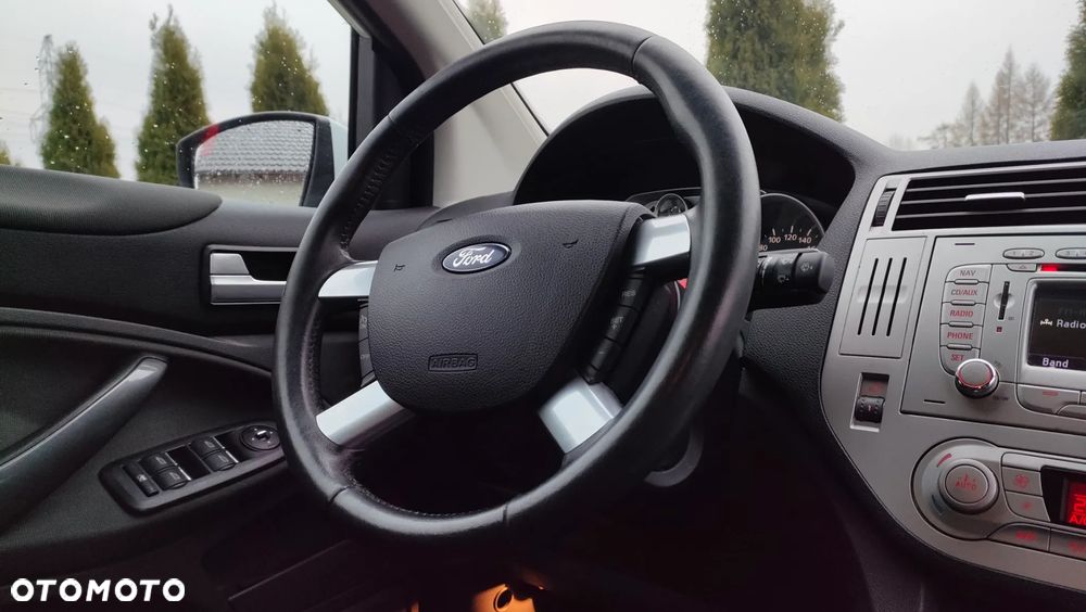 Ford Kuga 2.0 TDCi 2x4 Titanium - 14