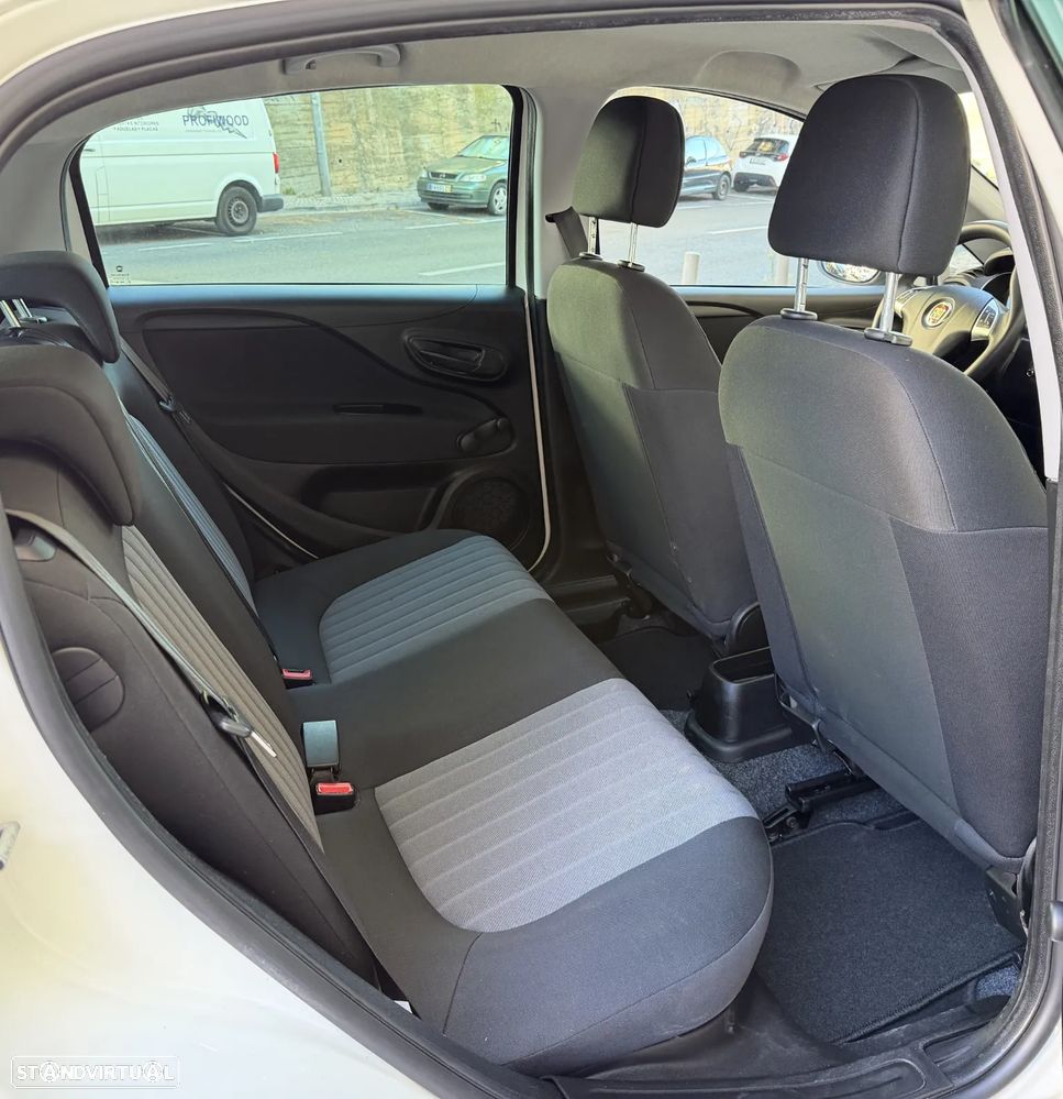 Fiat Punto 1.2 Lounge S&S - 21
