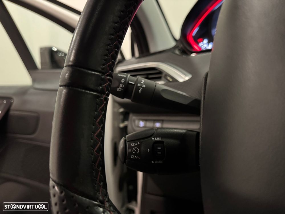 Peugeot 2008 1.6 BlueHDi GT Line - 46