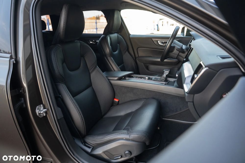 Volvo V60 Cross Country D4 AWD Geartronic Pro - 25