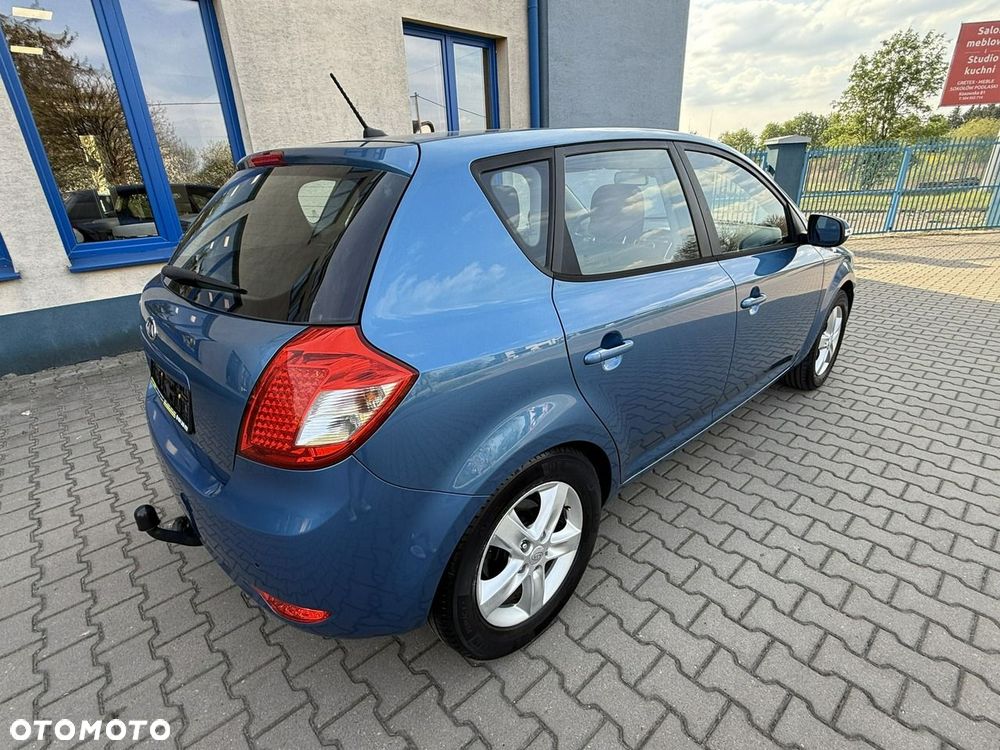 Kia Ceed - 4