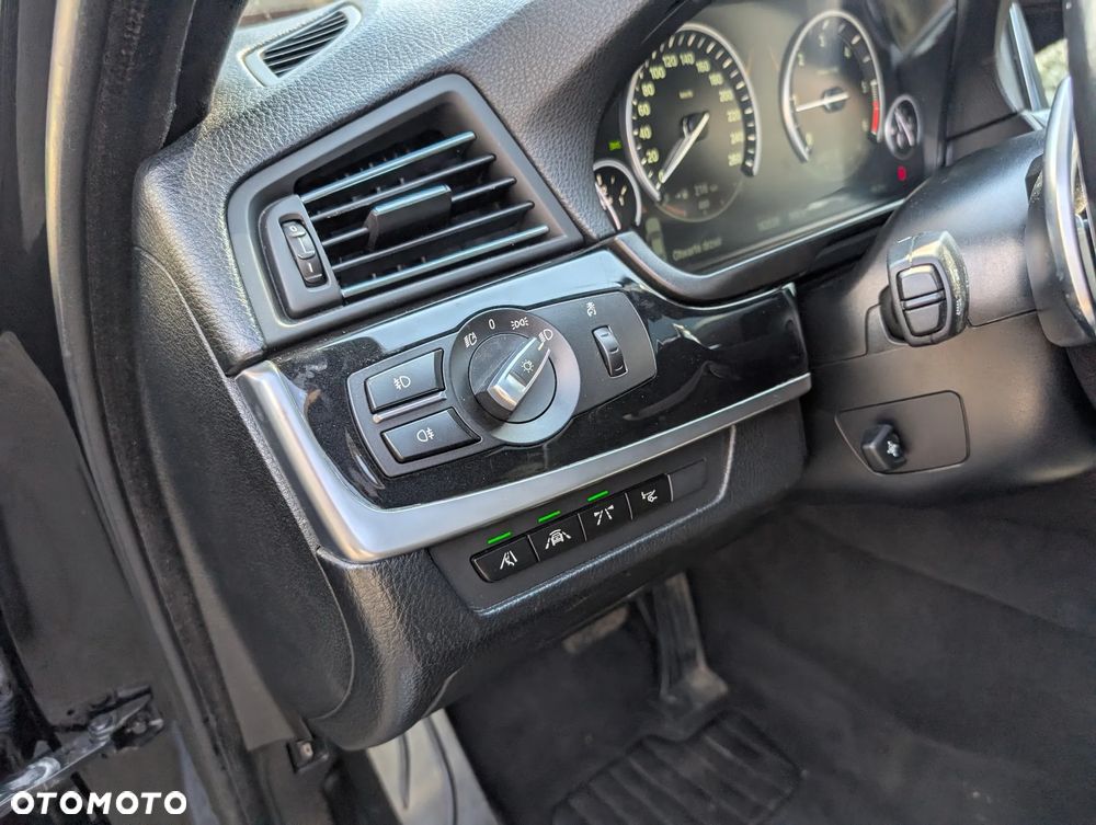 BMW Seria 5 520d xDrive - 17