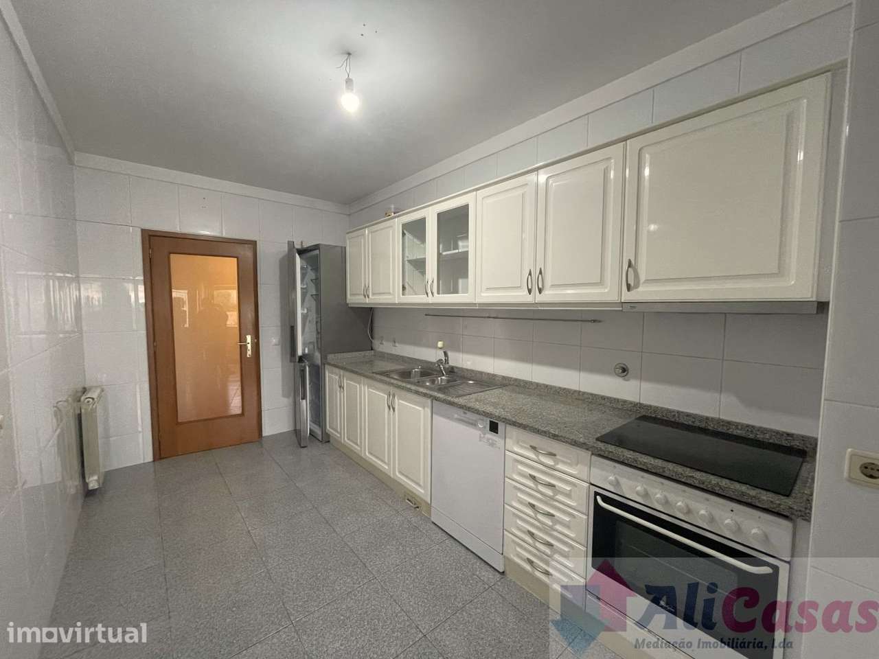 Excelente T2 C/suite, varandas e cozinha equipada- J/Continente - Grande imagem: 3/26
