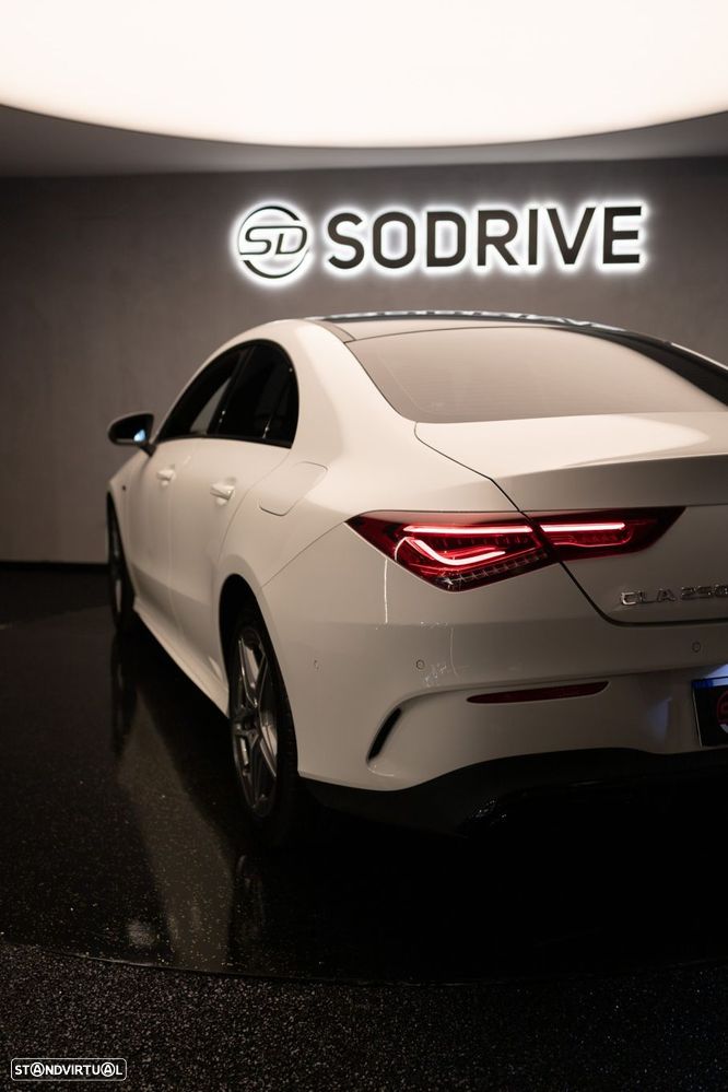 Mercedes-Benz CLA 250 e - 35