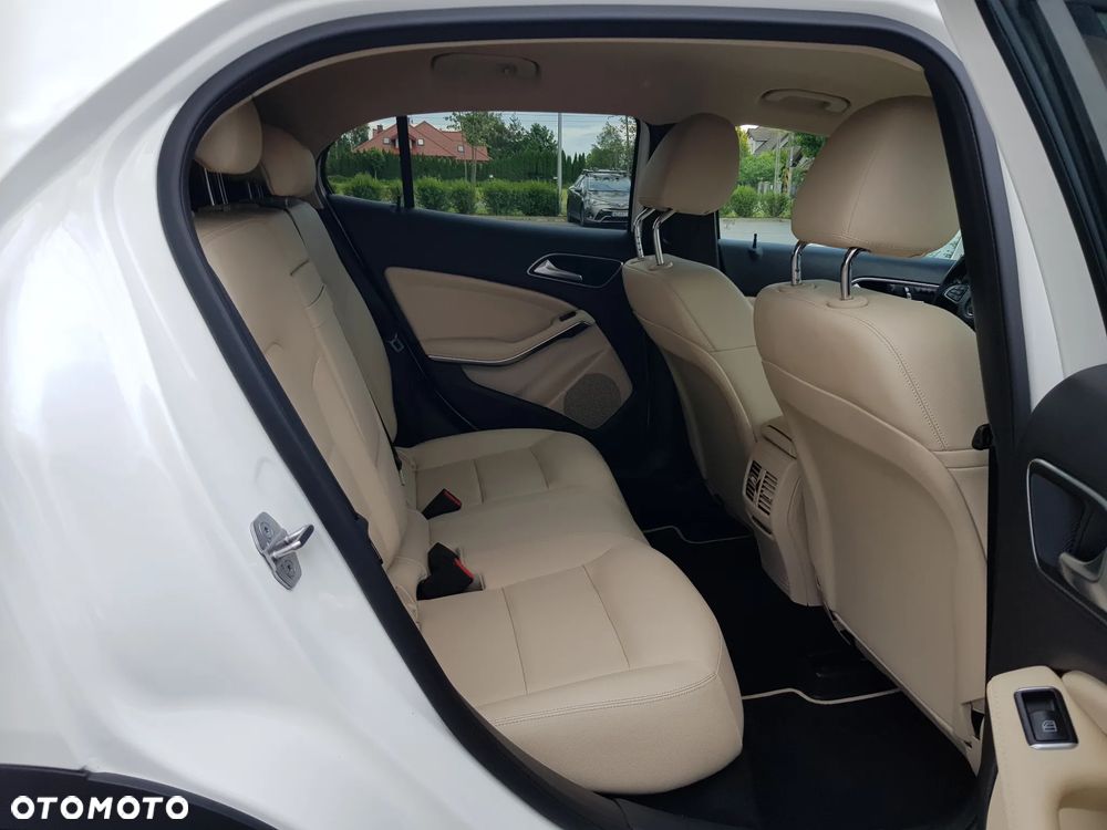 Mercedes-Benz GLA 250 7G-DCT - 13