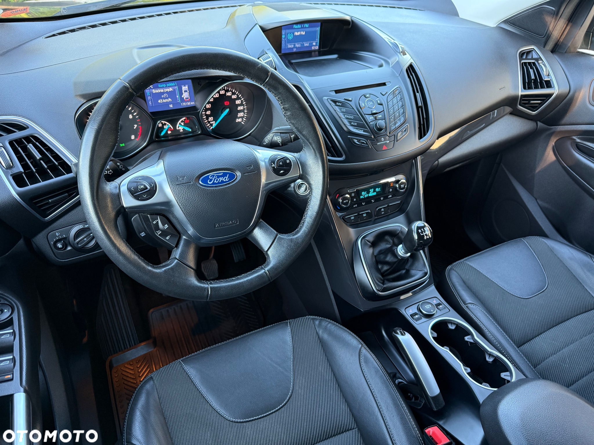 Ford Kuga 1.5 EcoBoost 2x4 Titanium - 14