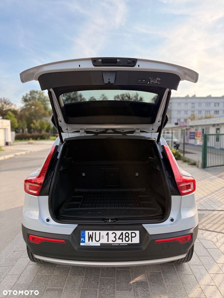 Volvo XC 40 T3 Momentum Pro - 4