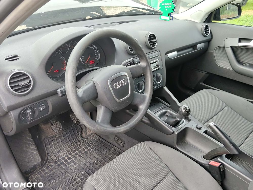 Audi A3 Sportback 1.6 Ambiente - 4
