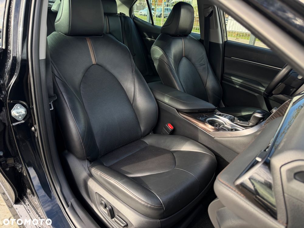 Toyota Camry 2.5 Hybrid Prestige CVT - 35