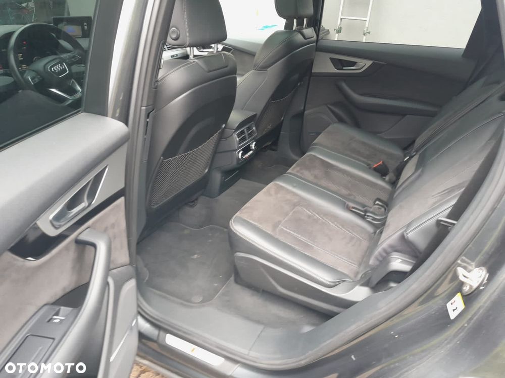 Audi Q7 - 11