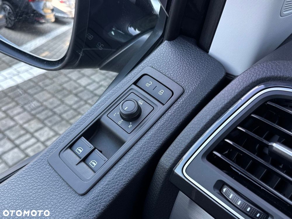 Volkswagen Multivan - 32