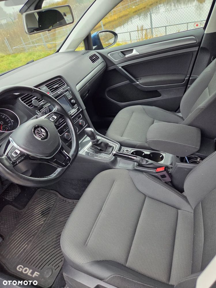 Volkswagen Golf - 10