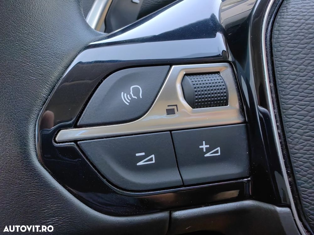 Peugeot 5008 PureTech 130 Stop & Start GPF EAT8 Allure Business-Paket - 27
